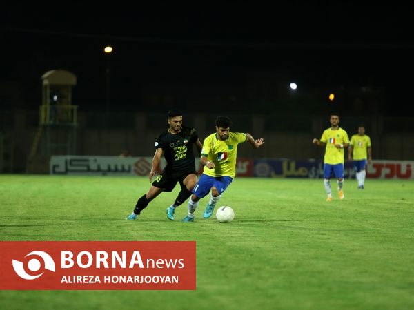 دیدار تیم های فوتبال صنعت نفت - سپاهان