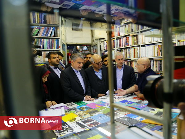 کتابگردی وزیر ارشاد