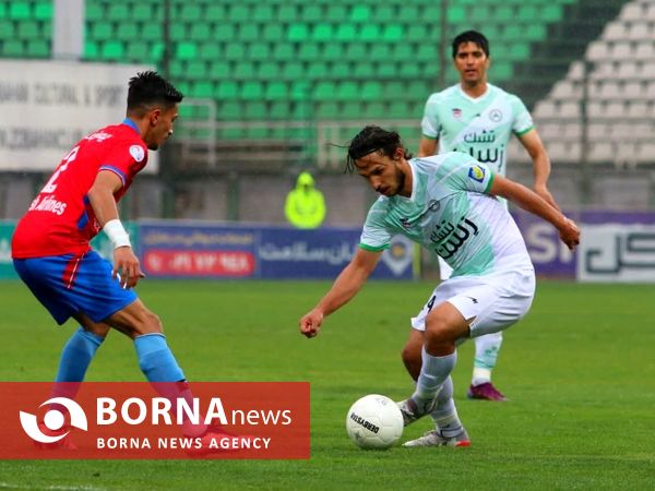 دیدار تیم های فوتبال ذوب آهن - نساجی مازندران