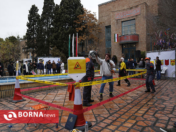 نمایش خیابانی "بوکس"-جشنواره تاتر فجر