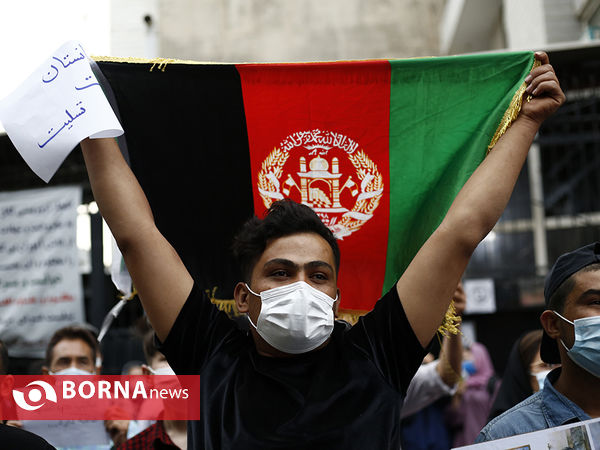 تجمع مردمی در مقابل سفارت افغانستان