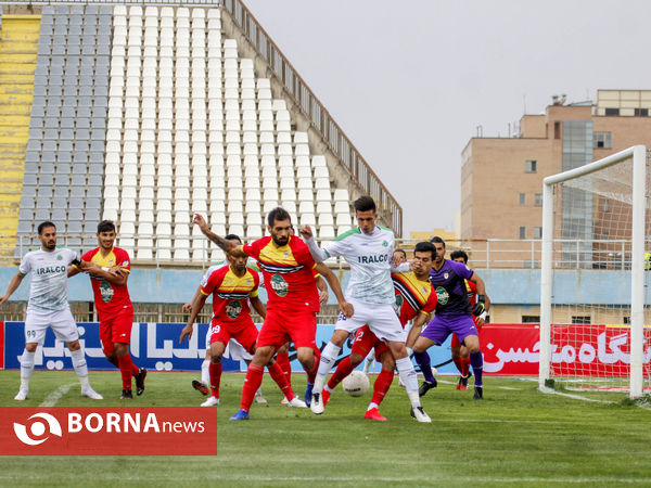 دیدار تیم‌های فوتبال آلومینیوم اراک - فولاد خوزستان