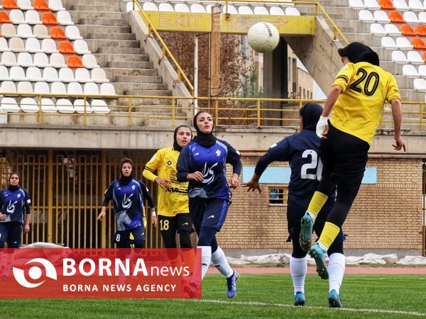 دیدار تیم های فوتبال سپاهان و پیکان البرز