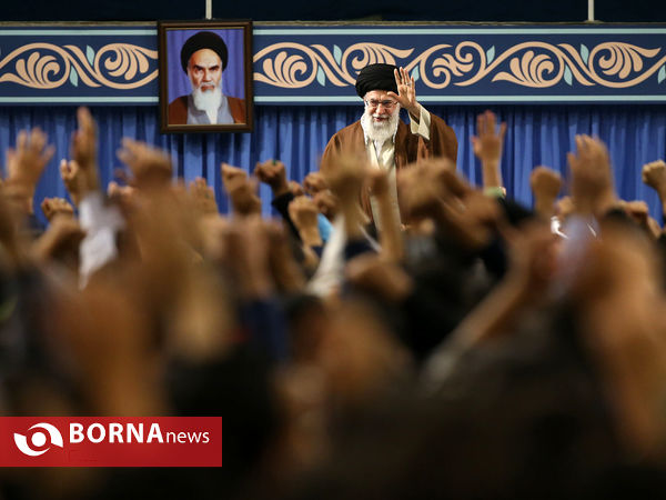دیدار دانش آموزان و دانشجویان با مقام معظم رهبری