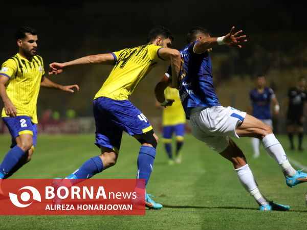 دیدار تیم های فوتبال نفت مسجدسلیمان - استقلال (2)