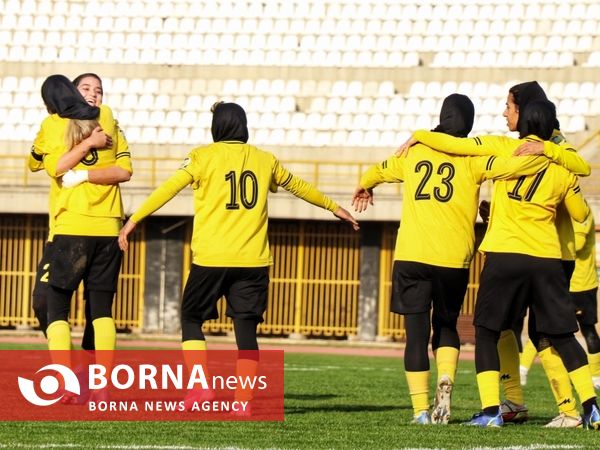 دیدار تیم های فوتبال سپاهان و پیکان البرز