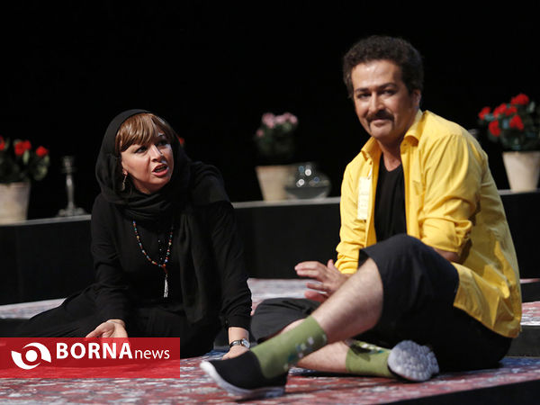 نمایش  خروس می خواند