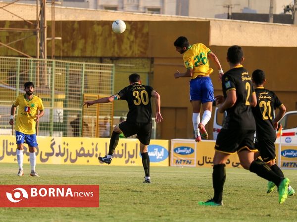 دیدار تیم های فوتبال صنعت نفت - سپاهان
