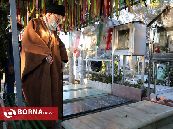 حضور رهبر انقلاب در مرقد امام خمینی(ره) و گلزار شهدا