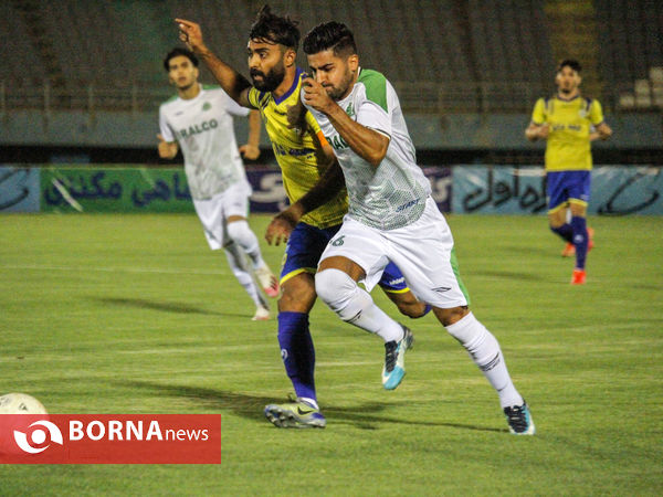 دیدار تیم های فوتبال آلومینیوم اراک-نفت مسجدسلیمان