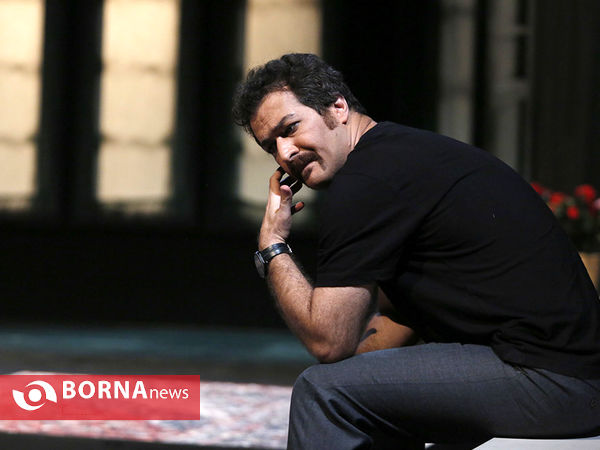 نمایش  خروس می خواند