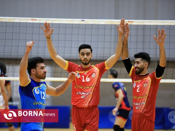 دیدار تیم های والیبال شهروند اراک - فولاد سیرجان  ایرانیان