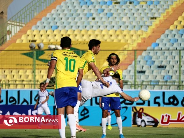 دیدار تیم های فوتبال صنعت نفت آبادان - داماش پارسه تهران