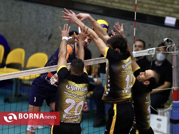 نیمه نهایی لیگ والیبال  ( فولاد سیرجان - سپاهان اصفهان )