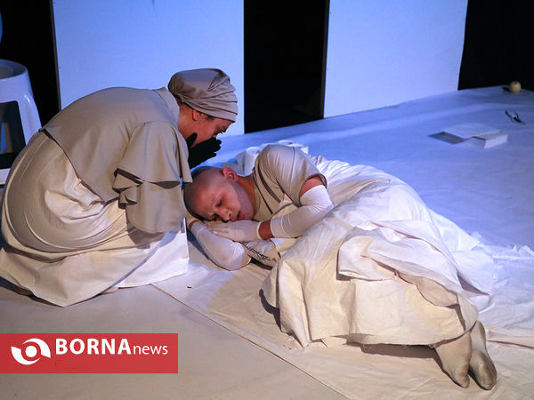 نمایش "تنها خدا حق دارد بیدارم کند"