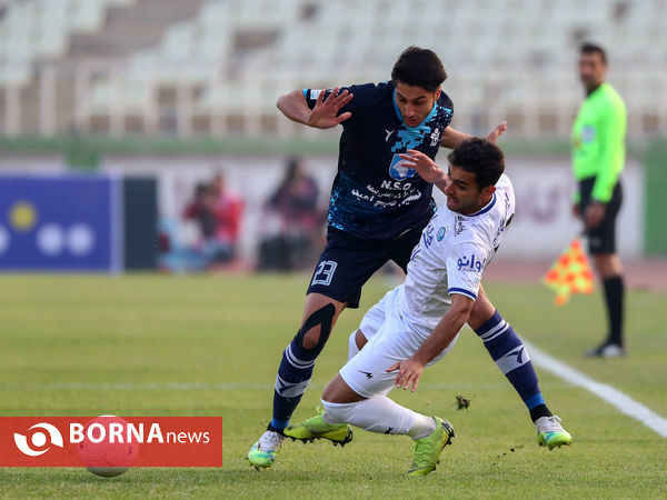 دیدار تیم های فوتبال پیکان - استقلال