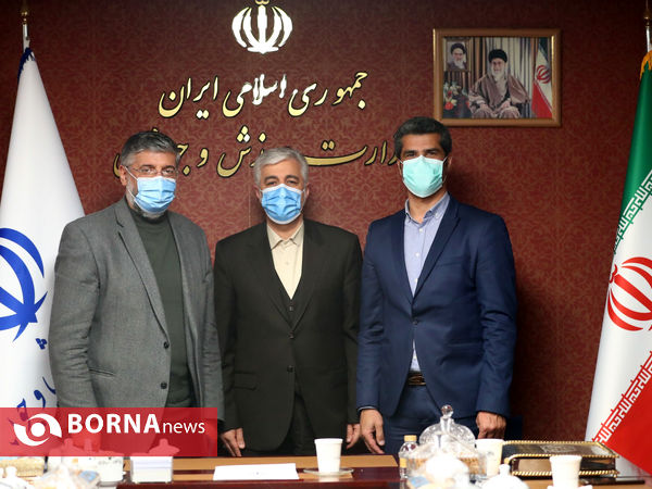 اعطای حکم ریاست هادی ساعی از سوی وزیر ورزش و جوانان