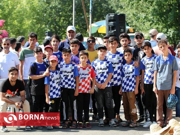 پیاده روی خانوادگی ایرانیان