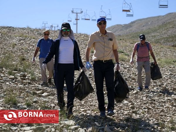 پاکسازی پیست اسکی توچال