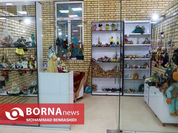 بازدید مدیرعامل سازمان منطقه آزاد اروند از بازارچه صنایع دستی آبادان