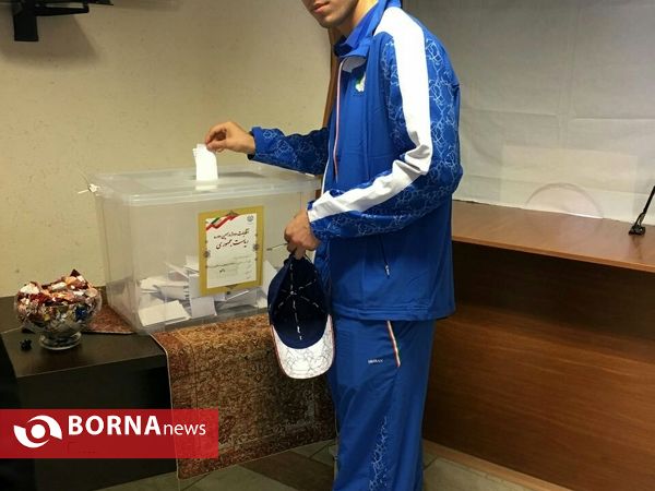 حضور ورزشکاران پای صندوق اخذ رای در باکو