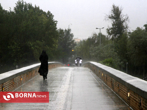 باران تابستانی در اصفهان‎