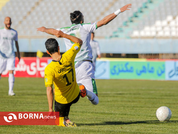 دیدار تیم های فوتبال آلومینیوم اراک -سپاهان اصفهان