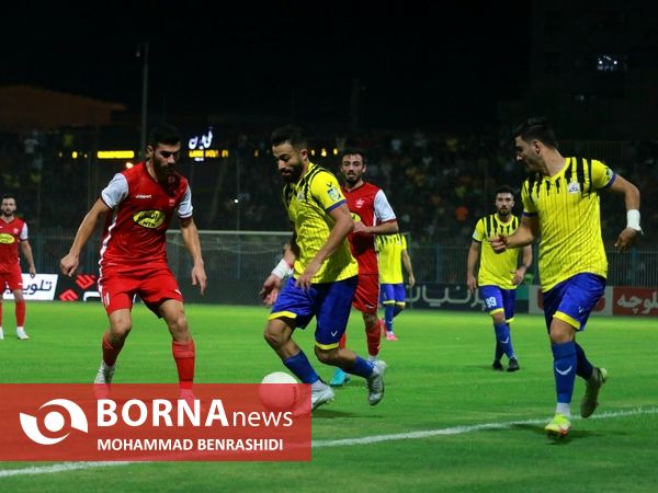 دیدار تیم های فوتبال نفت مسجدسلیمان - پرسپولیس
