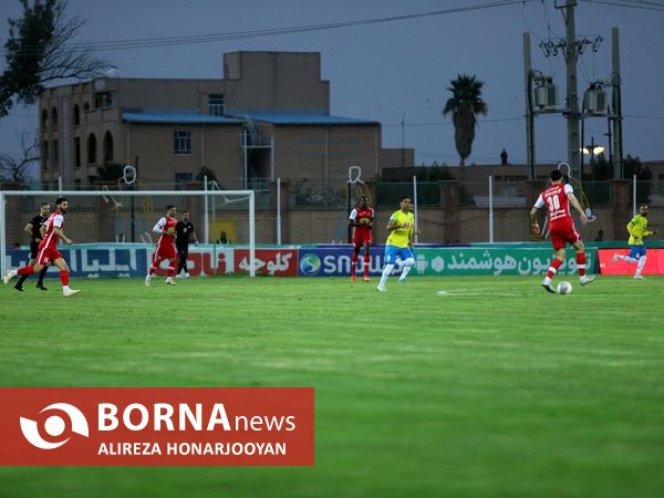 دیدار تیم های فوتبال صنعت نفت - پرسپولیس