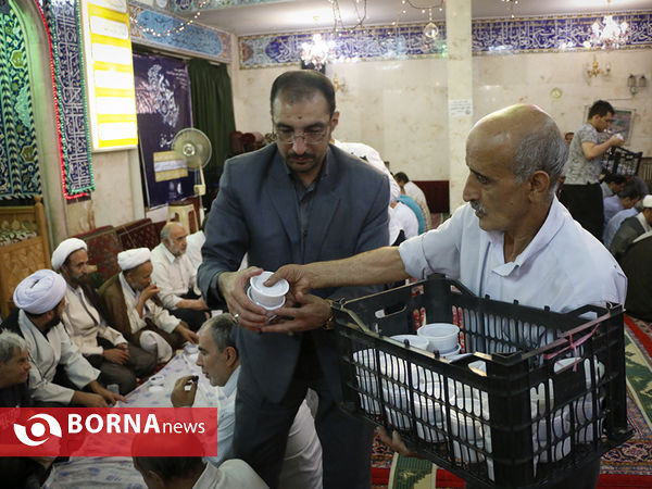 ضیافت افطار در مسجد جامع نیاوران