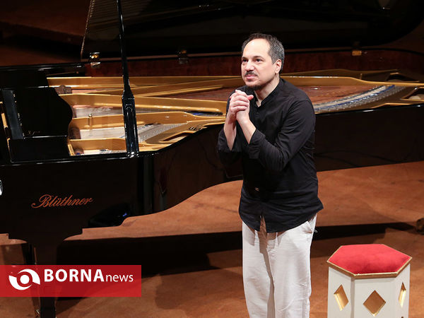 اجرای " لوکا چیارلا ٬ سولو ارکسترا "  ایتالیا - جشنواره موسیقی فجر