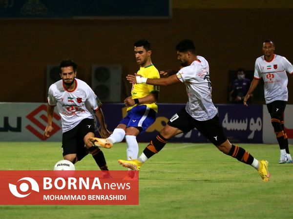 دیدار تیم های فوتبال صنعت نفت - مس رفسنجان