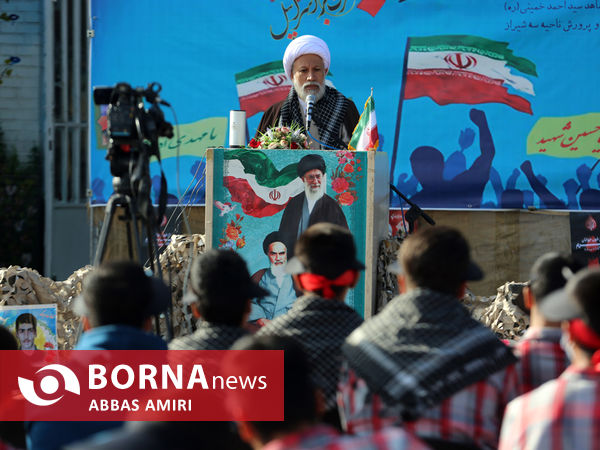 دیدار نماینده ولی فقیه در فارس با همکلاسی های دانش آموز شهید ترور شاهچراغ(ع)