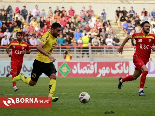 دیدار تیم های فولاد خوزستان و سپاهان در ورزشگاه فولاد آره نا