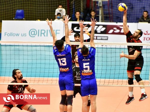 دیدار تیم های والیبال آذرباتری ارومیه و راه یاب ملل مریوان