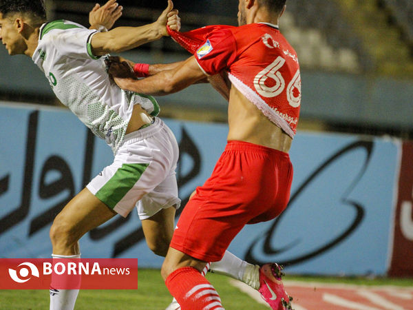 دیدار تیم های فوتبال آلومینیوم اراک-تراکتور سازی تبریز