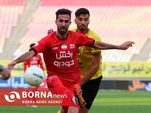 دیدار تیمهای سپاهان اصفهان _ تراکتور تبریز