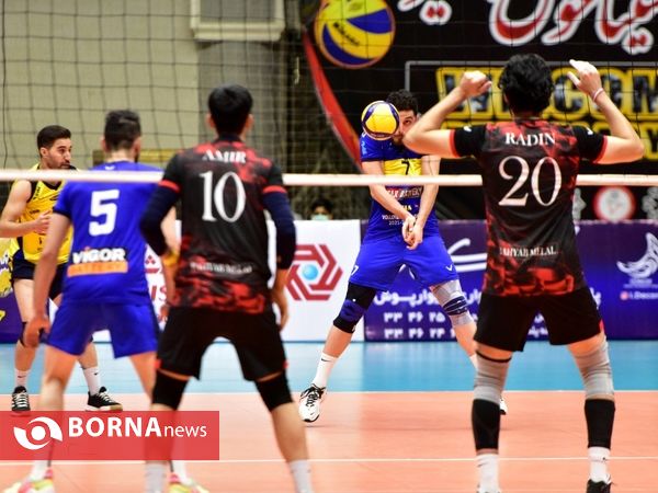 دیدار تیم های والیبال آذرباتری ارومیه و راه یاب ملل مریوان