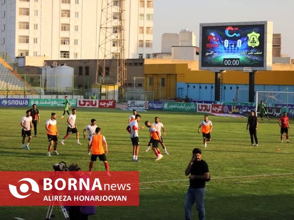 در حاشیه دیدار تیم های فوتبال صنعت نفت  - تراکتور