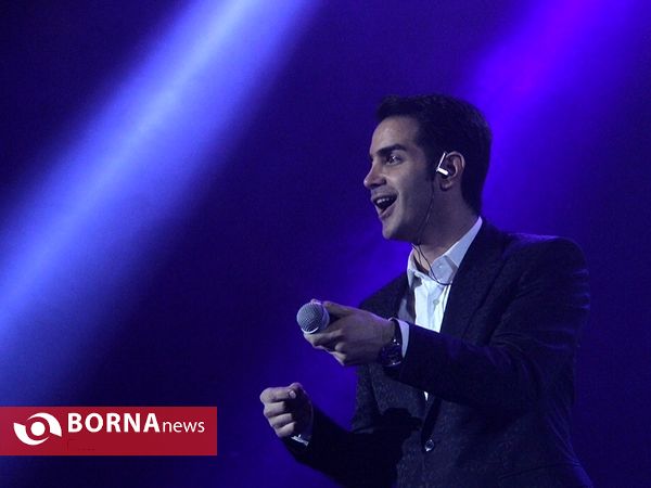 اجرای محسن یگانه در سی و یکمین جشنواره موسیقی فجر