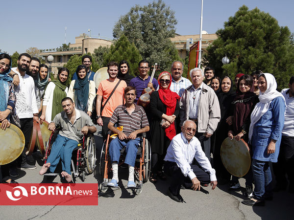 اجرای جمعی از دف نوازان در آسایشگاه کهریزک