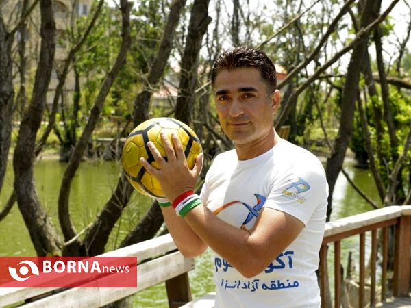 حرکت نمایشی رکوردار روپایی در حمایت از تیم ملی