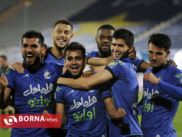 دیدار تیم های فوتبال استقلال - فجرسپاسی