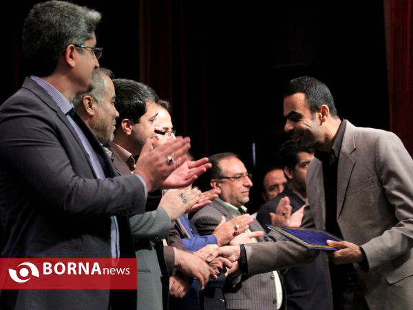 تجلیل از مدیران و کارمندان برتر دستگاههای دولتی شهرستان شیراز