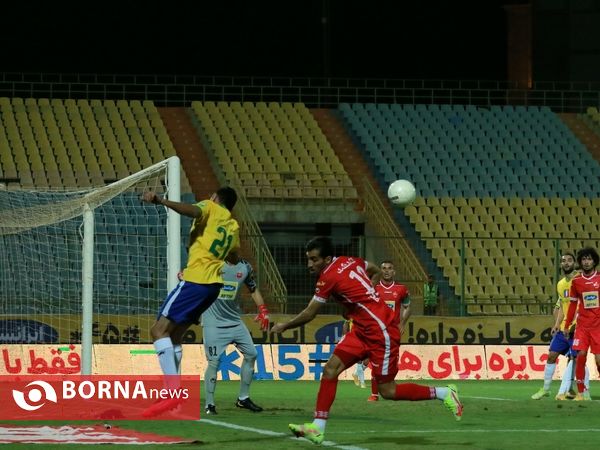 دیدار تیم های فوتبال صنعت نفت - پرسپولیس