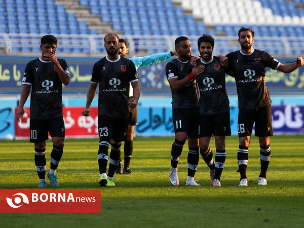 دیدار تیم های شهرخودرو مشهد و مس رفسنجان