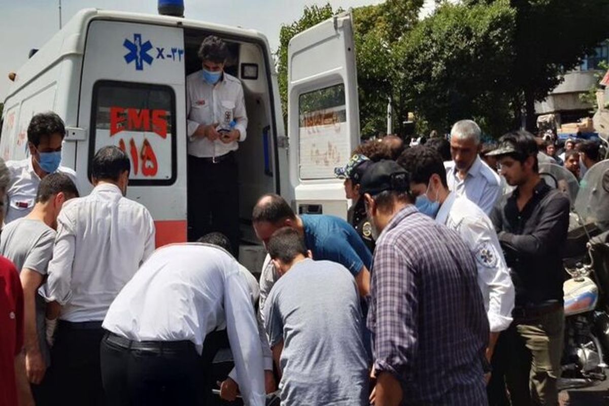 تعداد مصدومان حادثه آتش سوزی  انبار خیابان مولوی به 15 نفر رسید