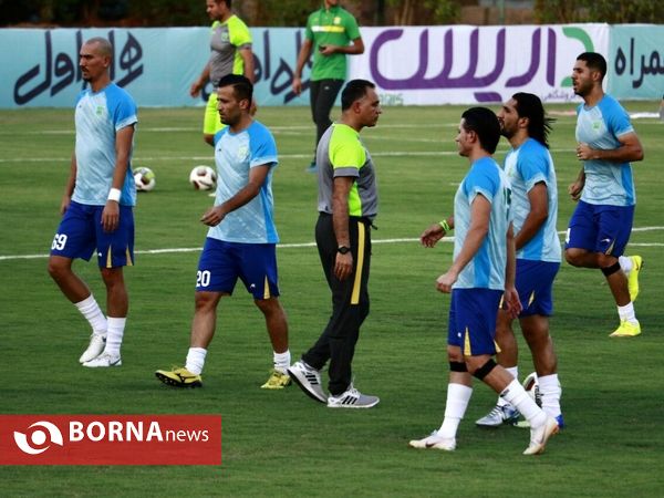 حاشیه دیدار صنعت نفت آبادان و پرسپولیس تهران