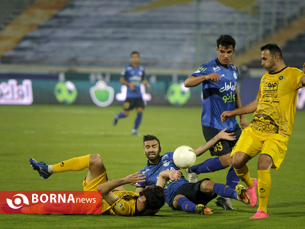 دیدار تیم های های فوتبال استقلال - سپاهان