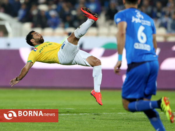 دیدار تیم های استقلال تهران - صنعت نفت آبادان